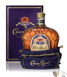Crown Royal fine de Luxe blended Canadian whisky 40% vol.  0.75 l